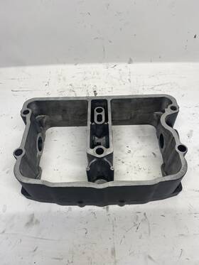 Cummins 3060273 1990 N14 Mechanical Valve Cover Base 568-10800
