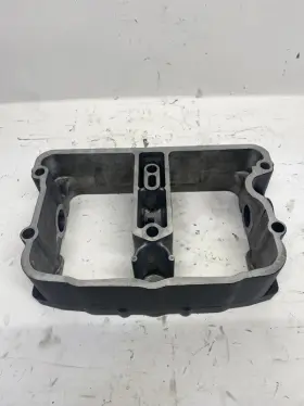 568-10800 Cummins 3060273 1990 N14 Mechanical Valve Cover Base