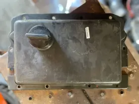 3075023-3070467-3066252 Cummins 3075023 3076366 N14 Valve Cover With Oil Fill Replaces