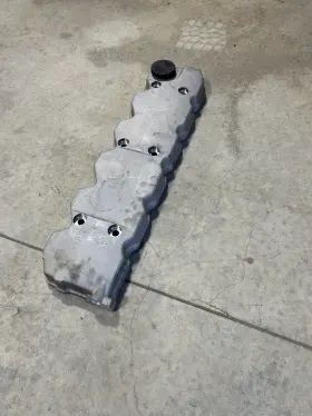 4939895 Cummins Isb 6.7/qsb 6.7 Valve Cover Isb6.7/ Qsb 6.7/isbe