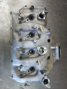 3835716 Ford 2553132 6.9 Valve Cover