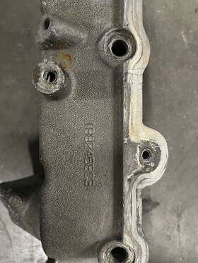 International 1882458c2 1882458c3 Valve Cover Base/intake Manifold Maxxforce 7 1882458c1