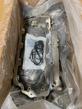 Navistar 2513478c91 International Valve Cover Intake Manifold Kit Oem New In Box