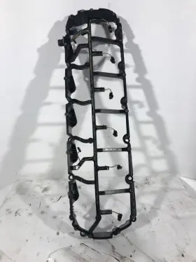 568-10573 Paccar 2146570 2017 Mx13 Valve Cover Base